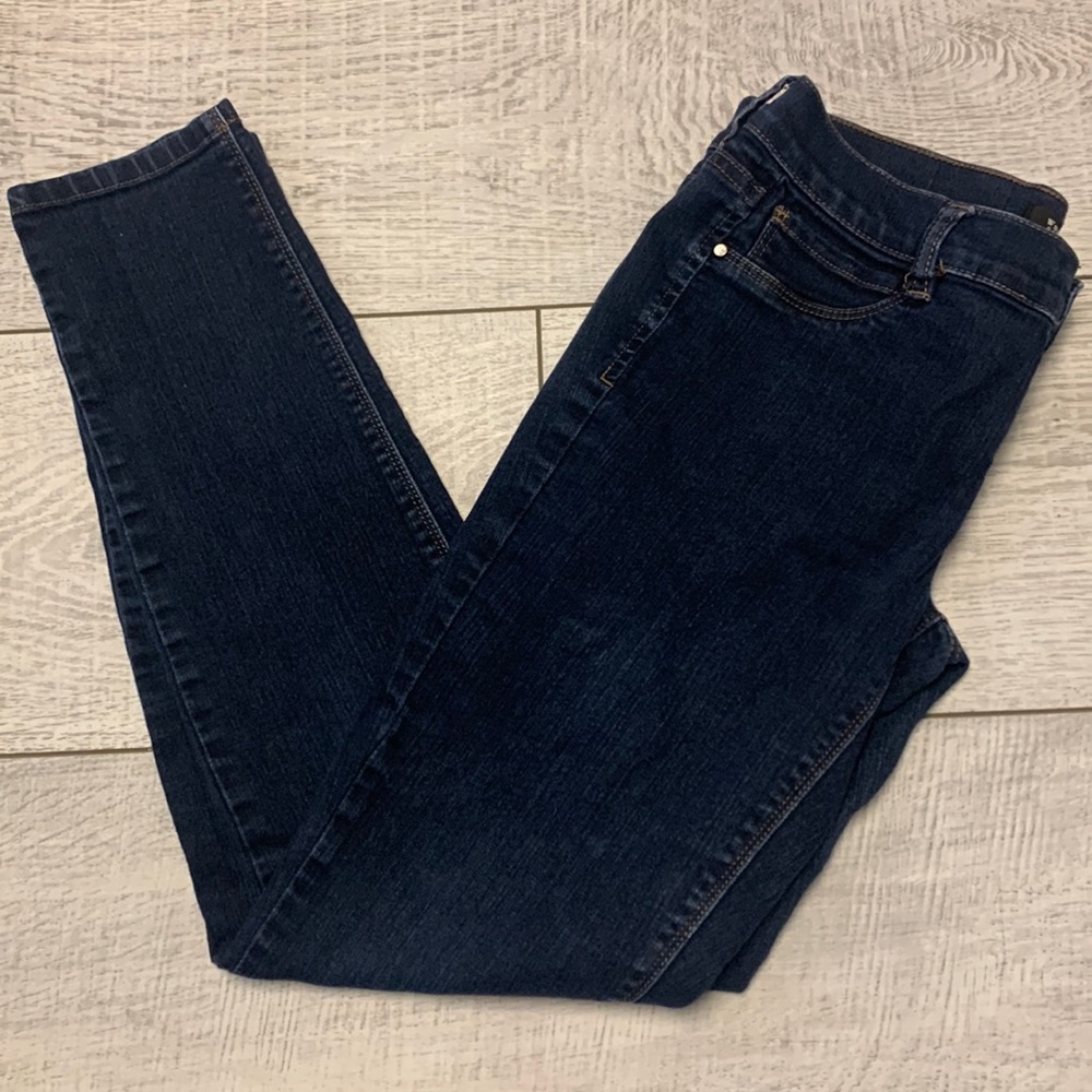 White House / Black Market skinny leg cut